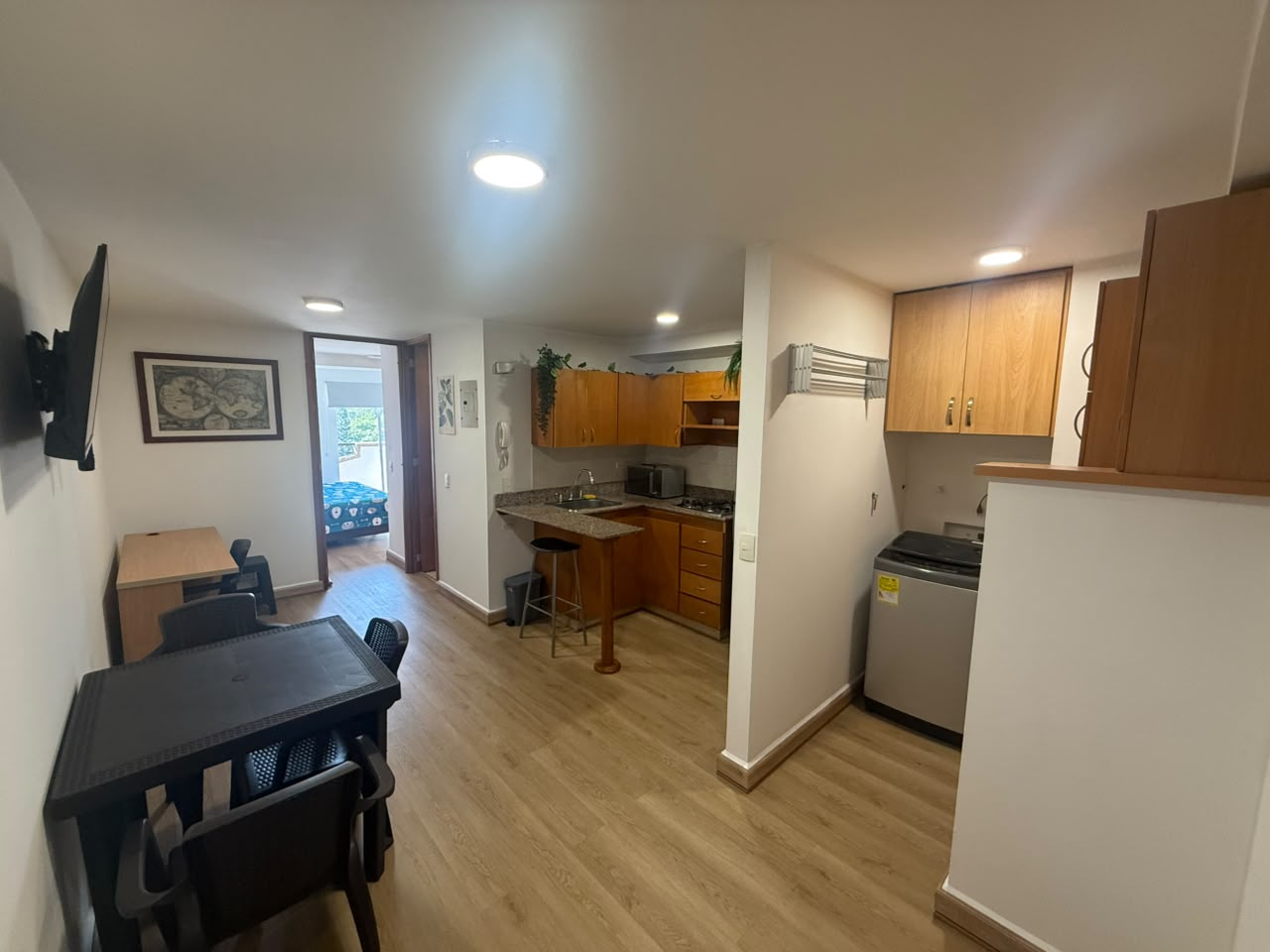 ARRIENDO APARTAESTUDIO AMOBLADO EN LA FLORESTA