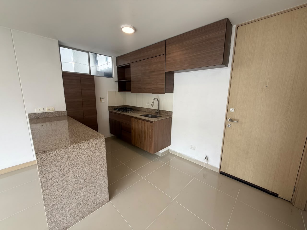 ARRIENDO APARTAMENTO EN LA LOMA DEL INDIO