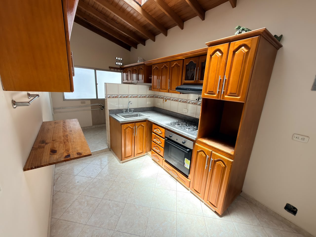 ARRIENDO APARTAMENTO DUPLEX EN EL VELODROMO