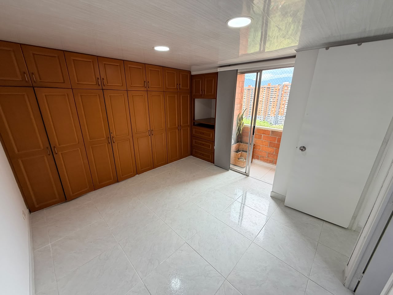 VENDO APARTAMENTO EN LOMA DE OS BERNAL