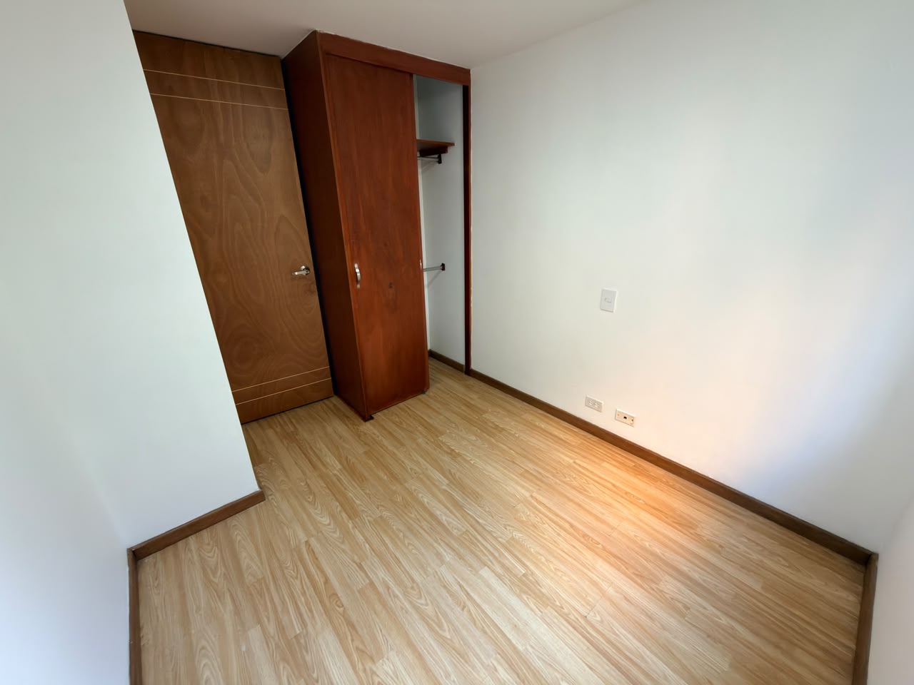 ARRIENDO APARTAMENTO EN LOMA DE LOS BERNAL