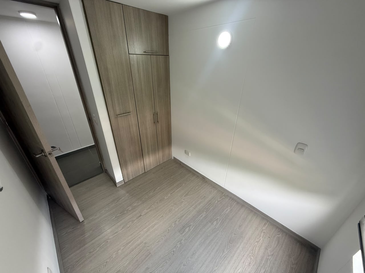 ARRIENDO APARTAMENTO EN LA LOMA DE LOS BERNAL