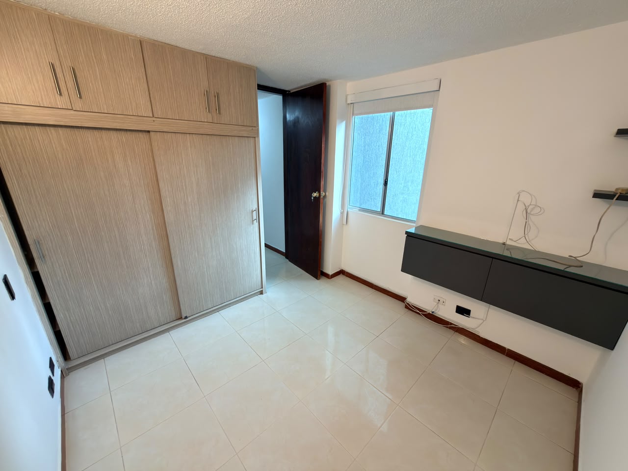 ARRIENDO APARTAMENTO EN LOMA DE LOS BERNAL