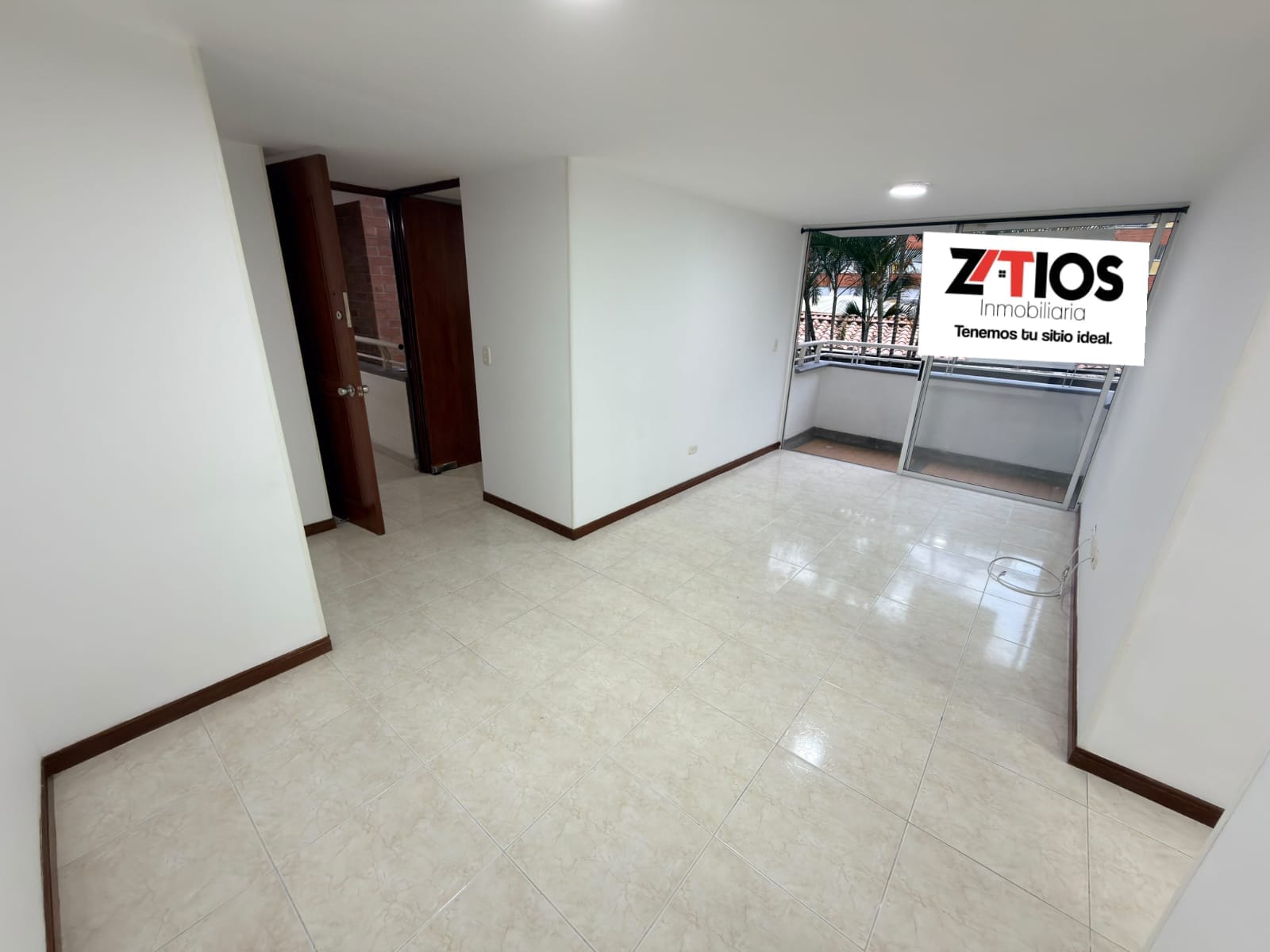 Arriendo Apartamento Lomas de los Bernal