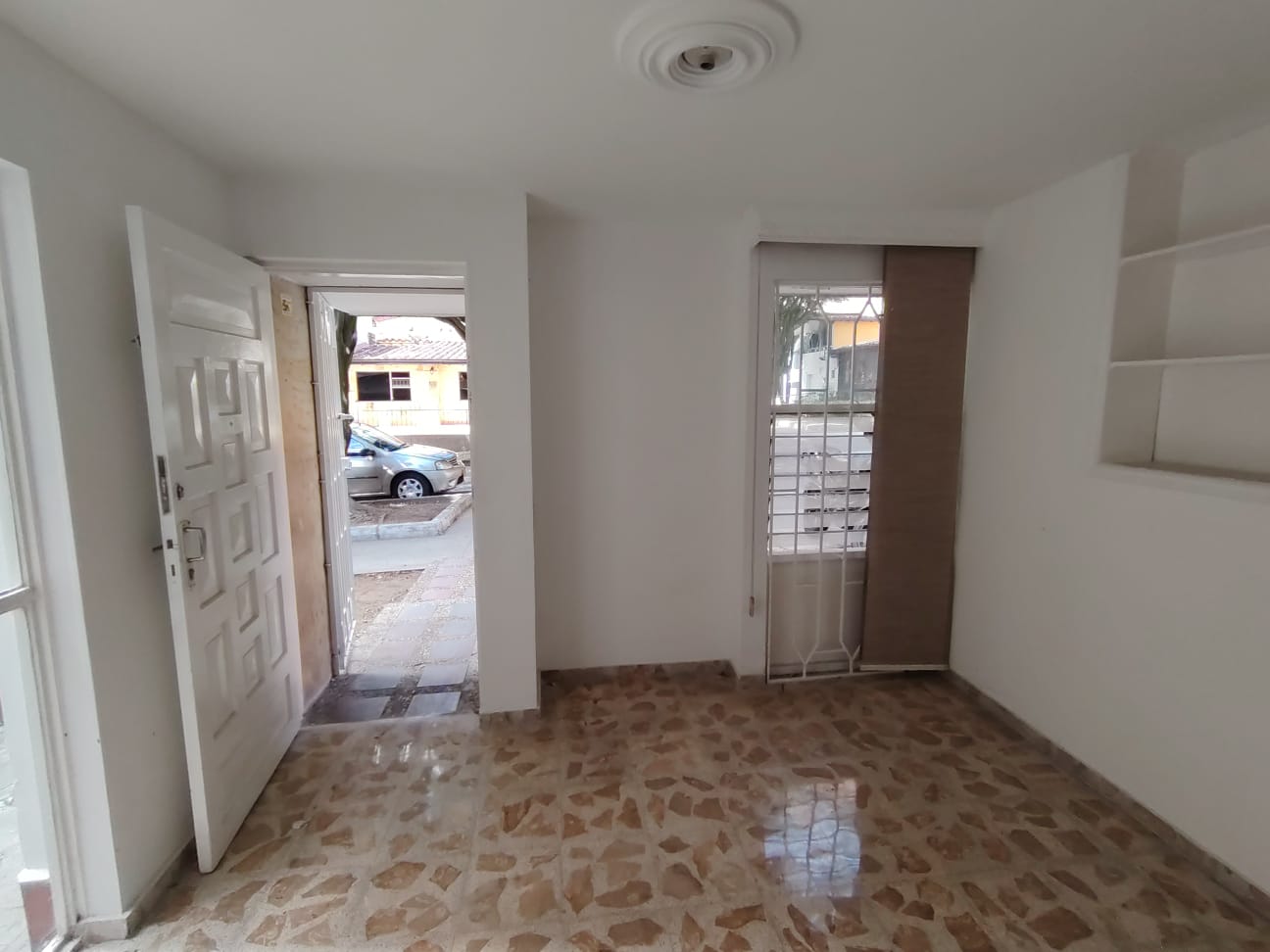 Se arrienda casa en simón bolívar
