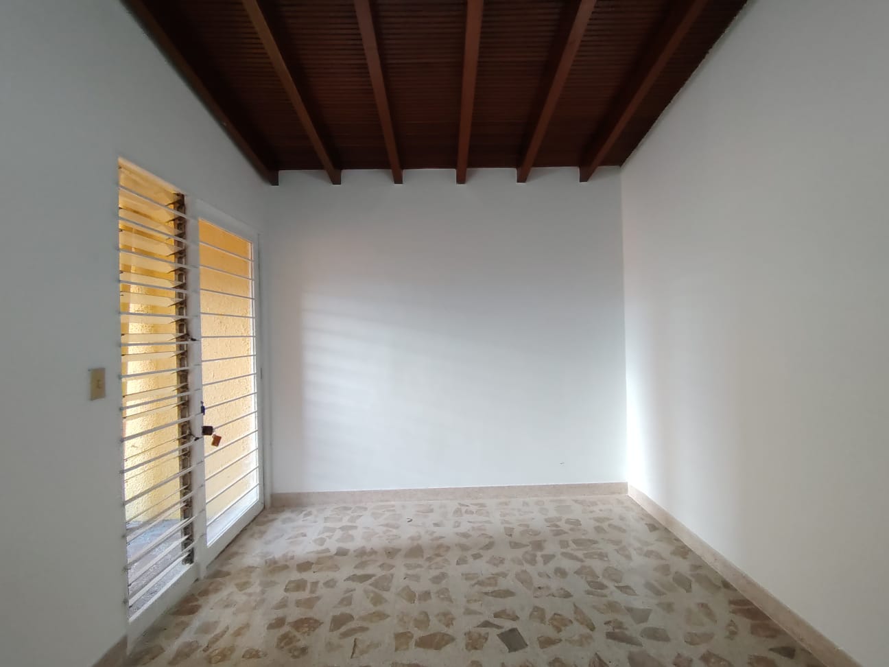Se arrienda casa en simón bolívar