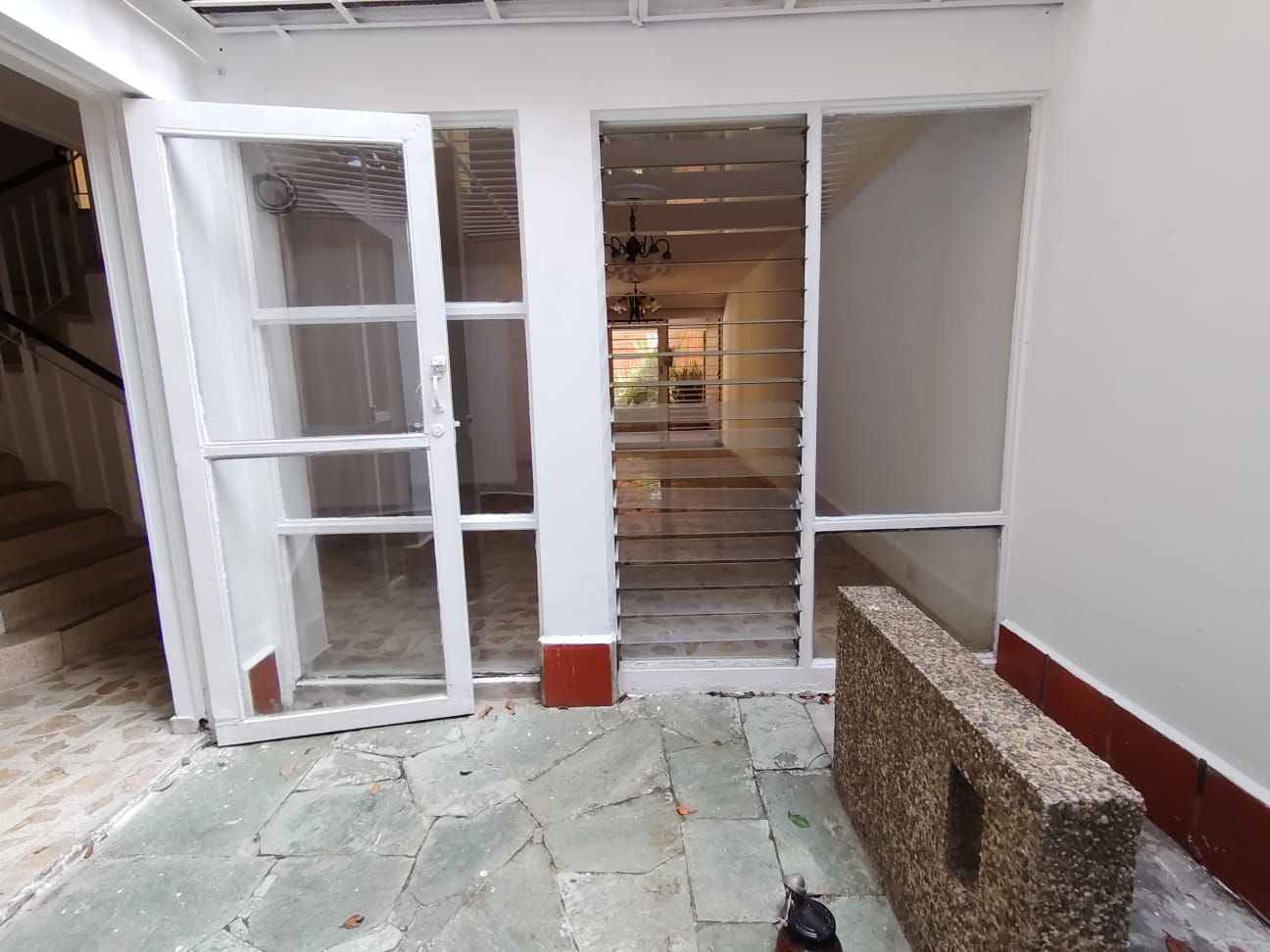 Se arrienda casa en simón bolívar