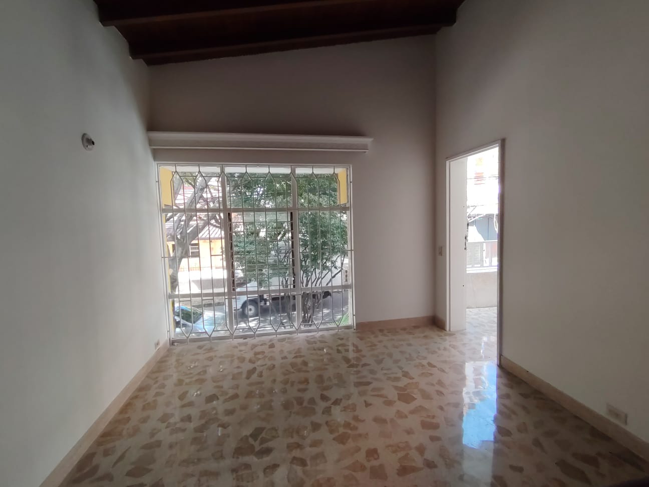 Se arrienda casa en simón bolívar