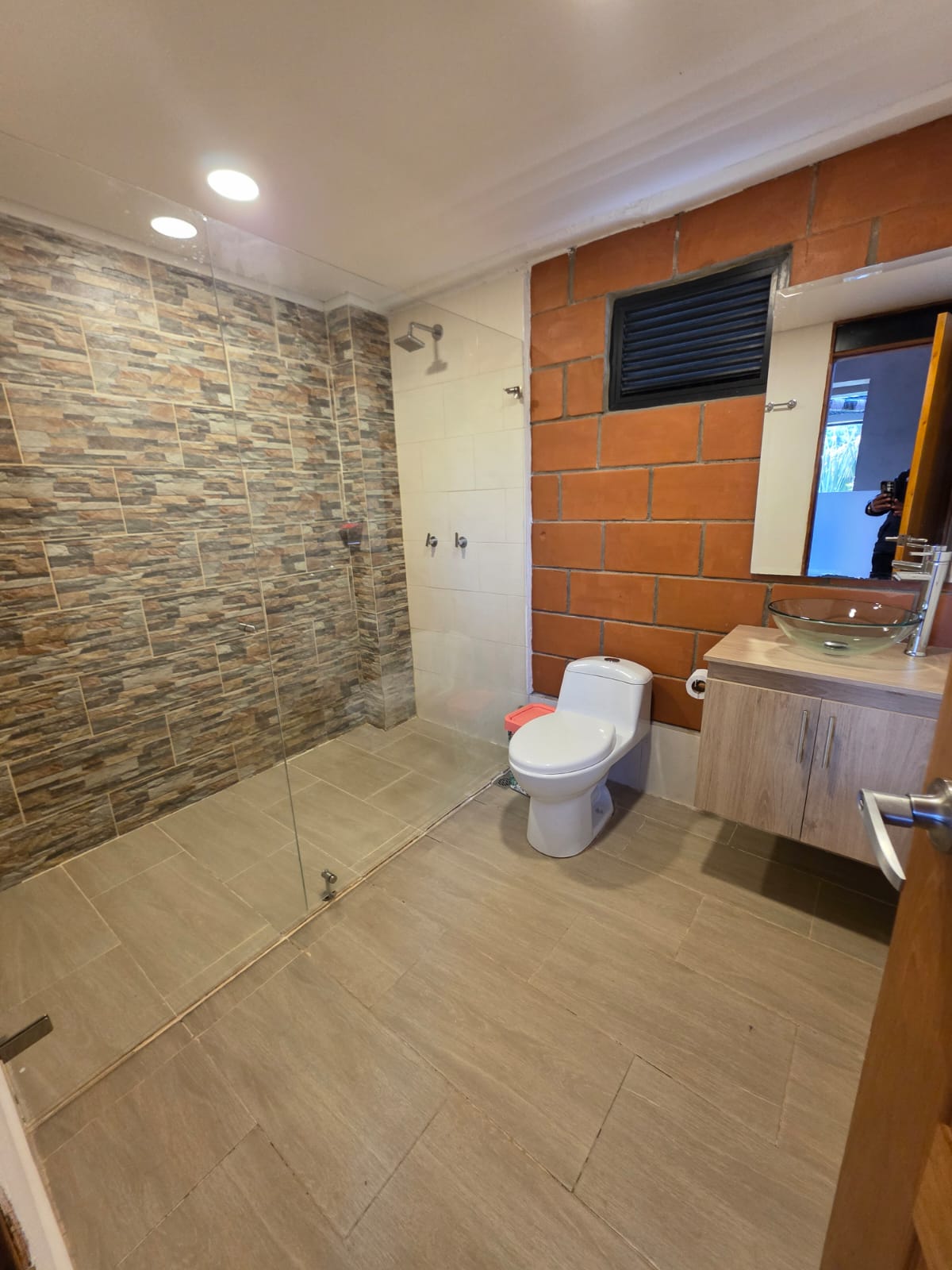 ARRIENDO CASA FINCA EN SANTA ELENA