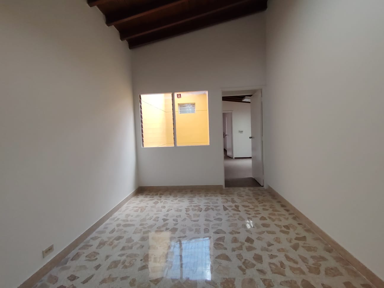 Se arrienda casa en simón bolívar