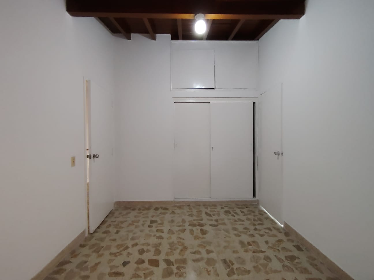 Se arrienda casa en simón bolívar