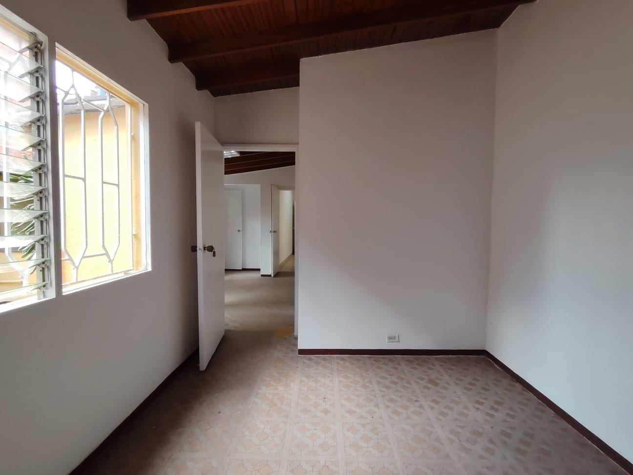 Se arrienda casa en simón bolívar