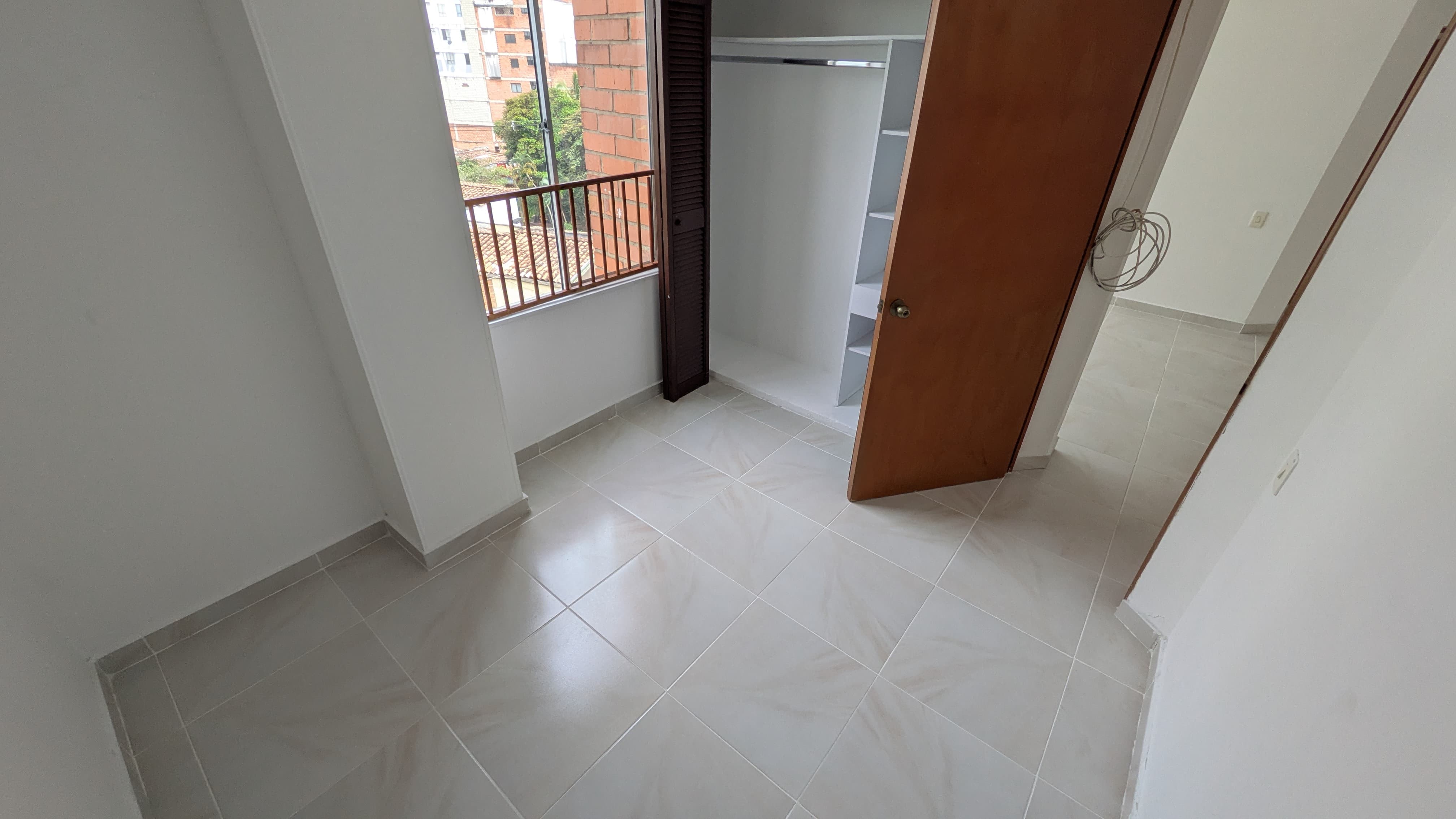 Arriendo apartamento en Calasanz parte baja