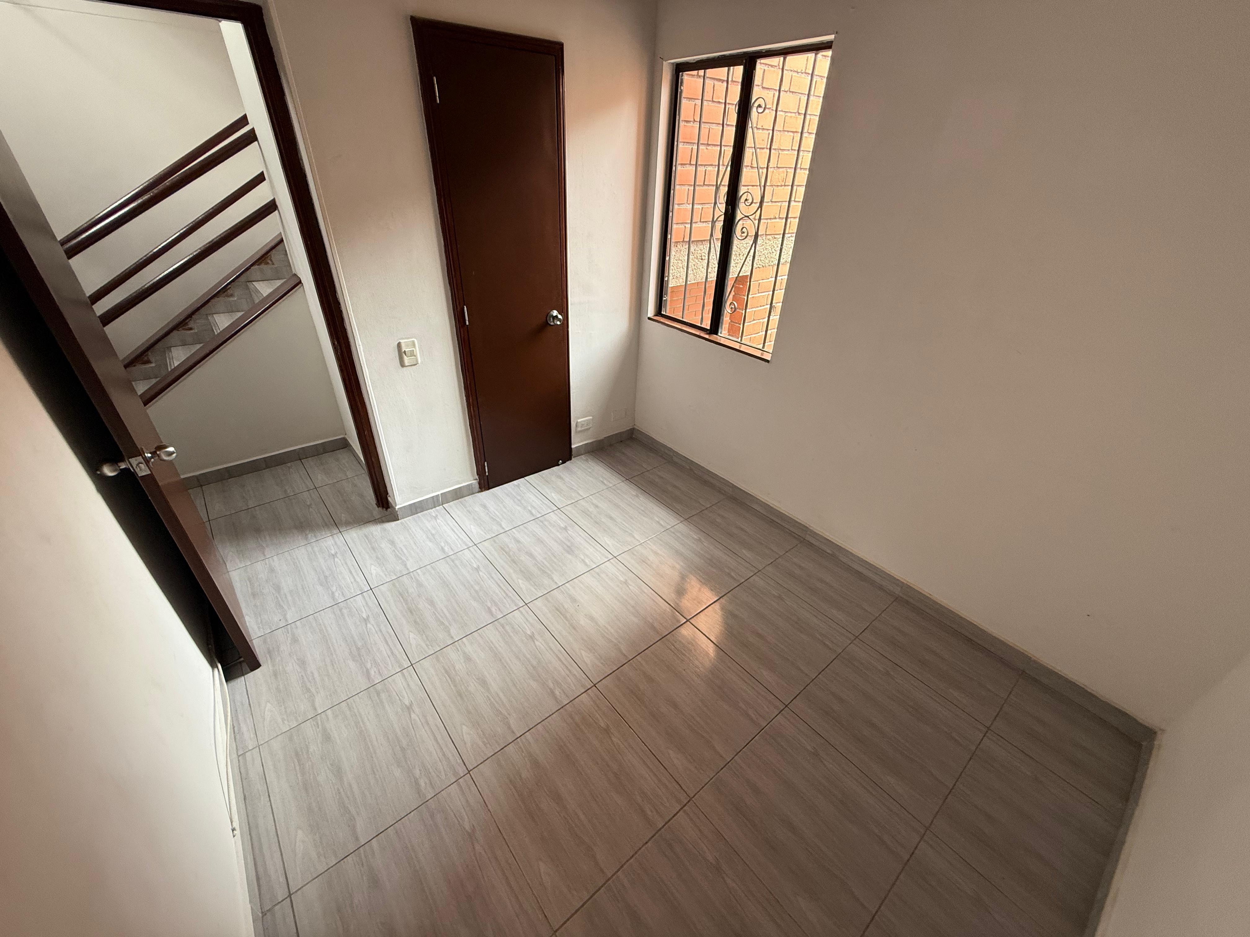 ARRIENDO CASA EN LA LOMA DE LOS BERNAL