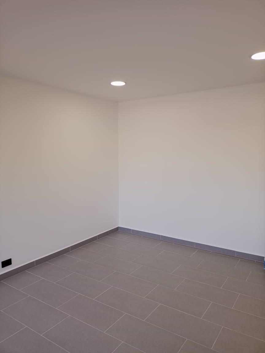 ARRIENDO LOCAL EN SIMON BOLIVAR