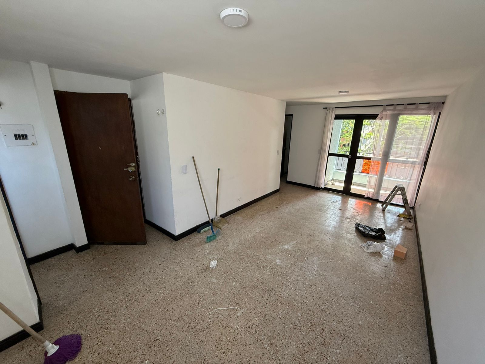 ARRIENDO APARTAESTUDIO EN LA FLORESTA