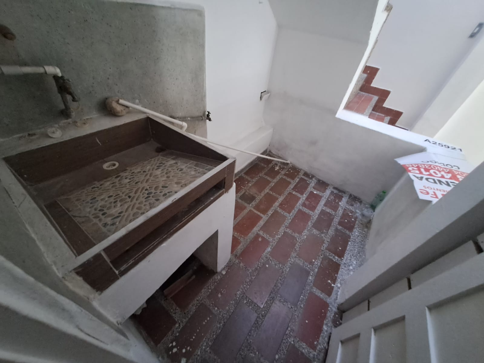 ARRIENDO CASA  LOCAL SANTA LUCIA DOS NIVELES