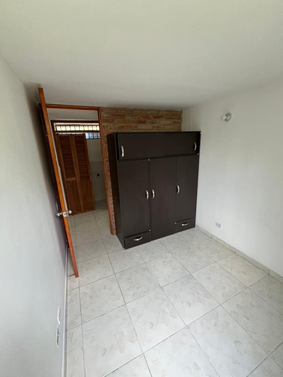 Arriendo apartamento ubicado en el sector Loma del Indio