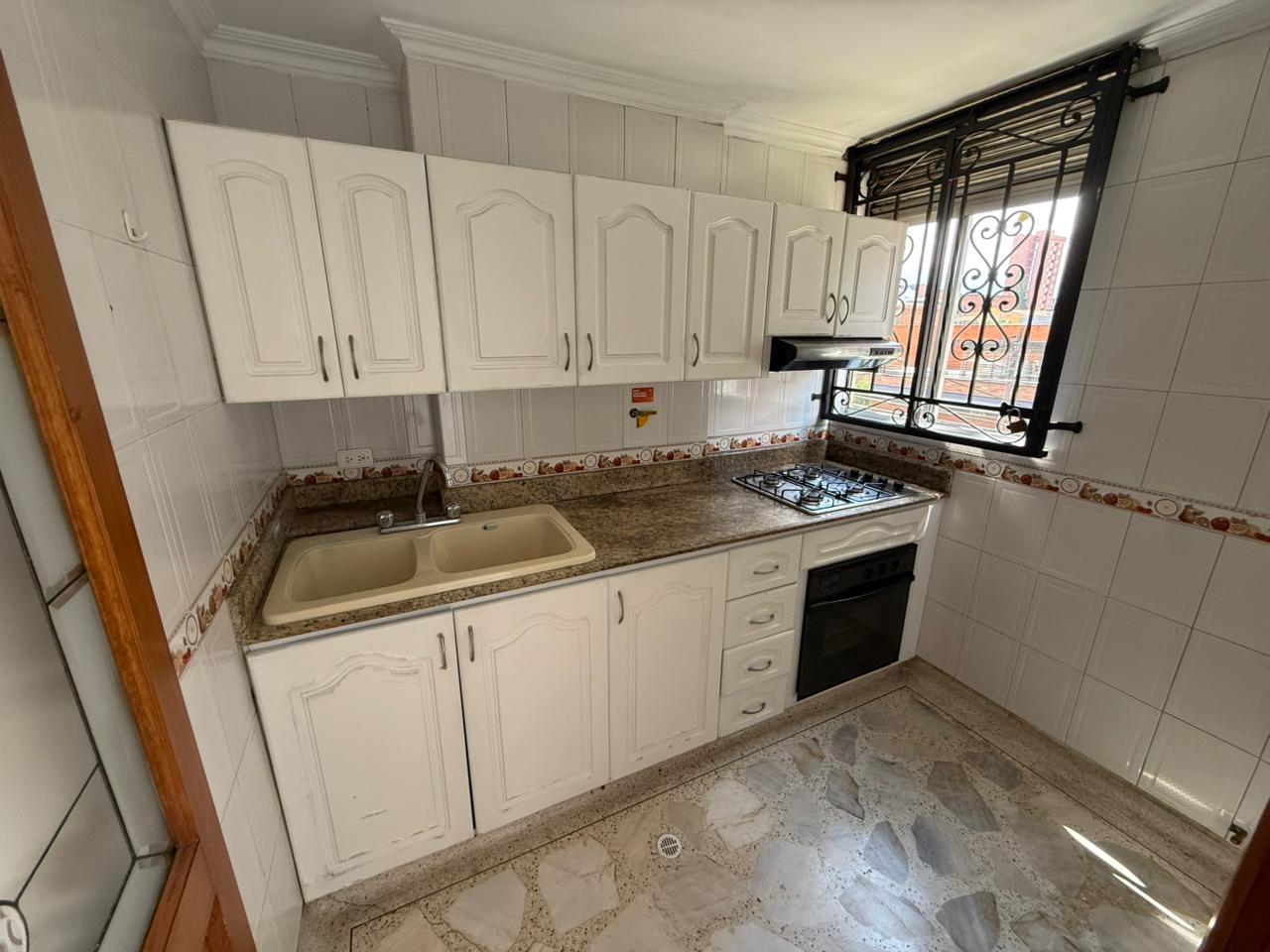 ARRIENDO APARTAMENTO EN LAURELES LAS ACACIAS