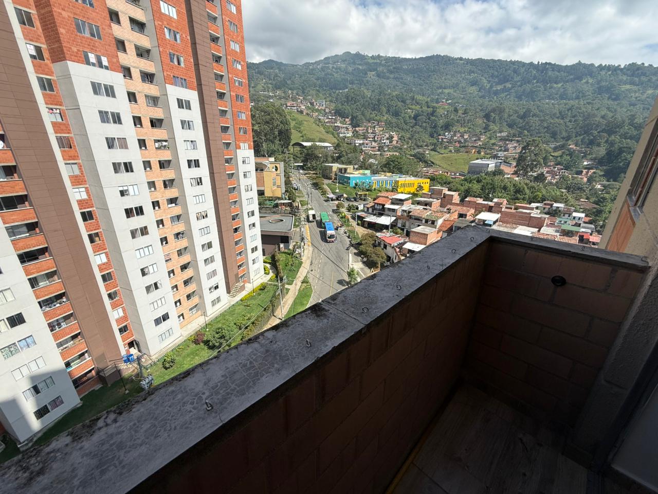 ARRIENDO APARTAMENTO EN ROBLEDO PAJARITO