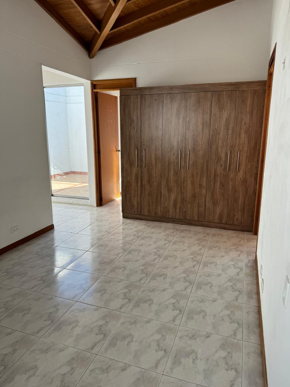 ARRIENDO PENTHOUSE EN POBLADO CHUSCALITO