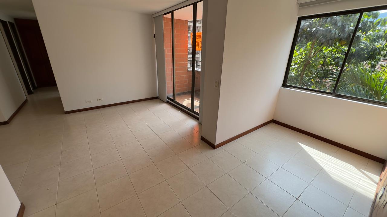 ARRIENDO APARTAMENTO EN LA LOMA DE LOS BERNAL