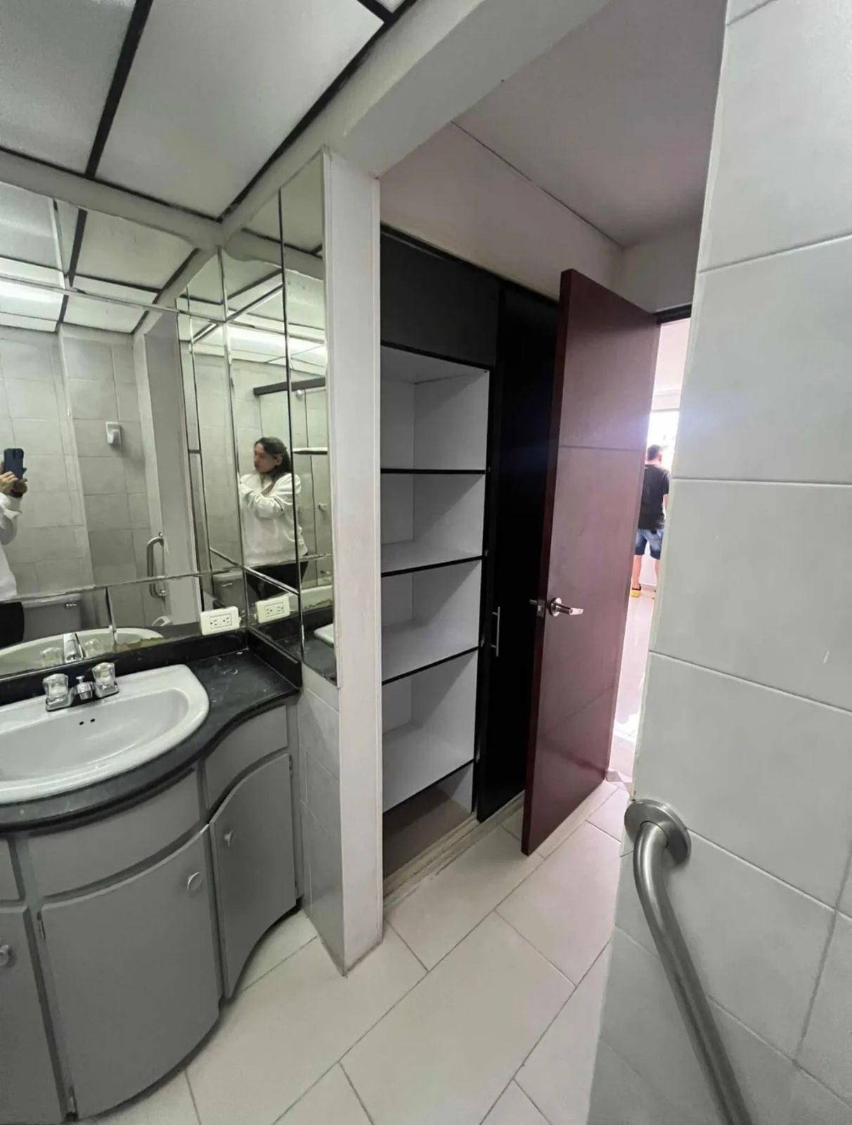 VENDO APARTAMENTO EN  LOS COLORES