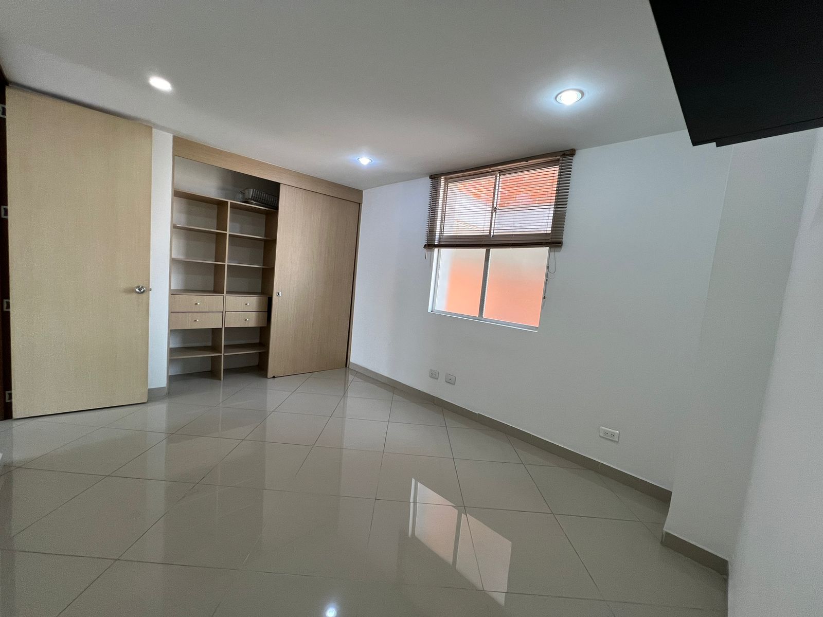 ARRIENDO APARTAMENTO DE UNA  ALCOBA EN EL VELODROMO