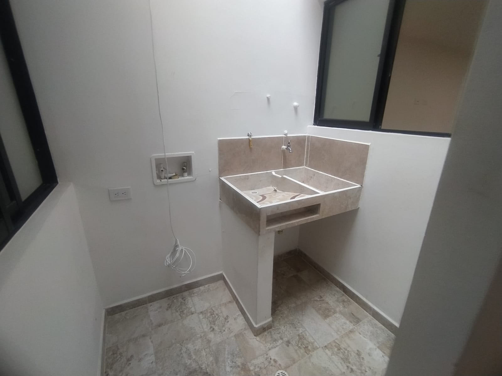 Arriendo Apartaestudio En Laureles