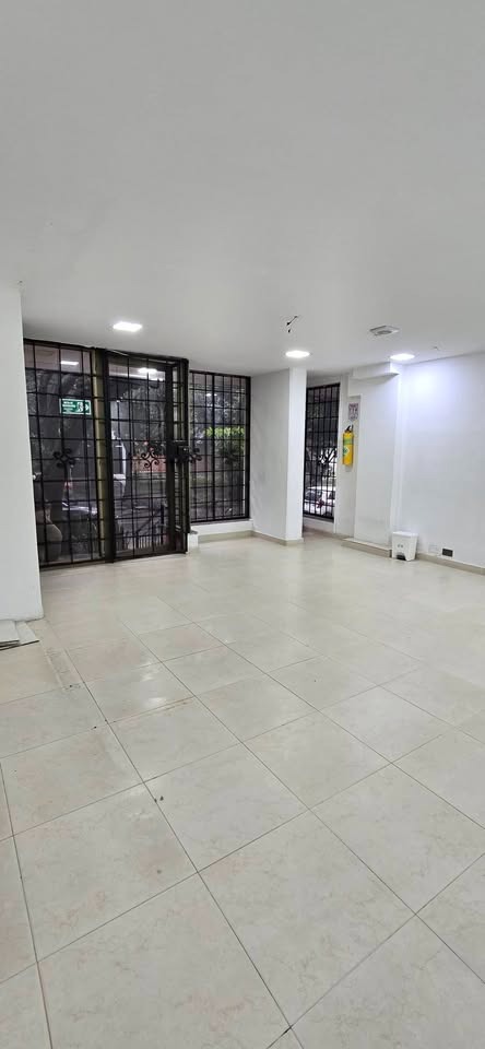 ARRIENDO LOCAL EN LAURELES