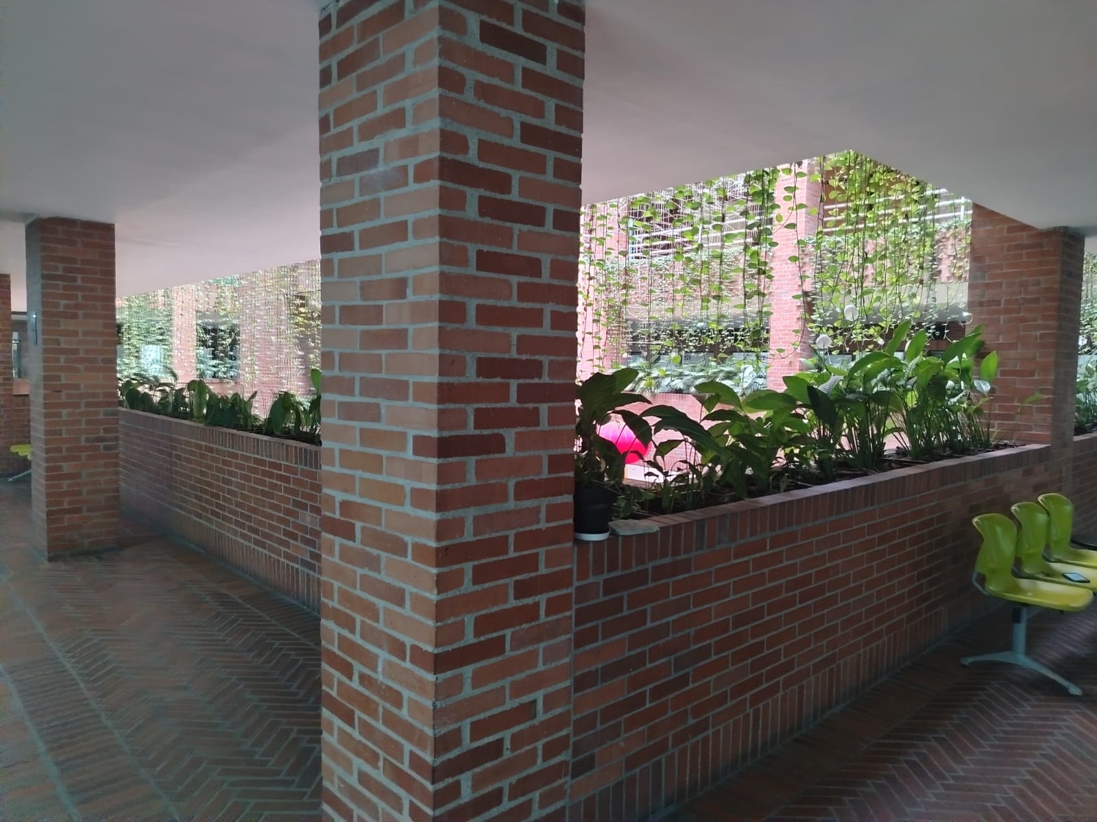 ARRIENDO OFICINA EN EL POBLADO