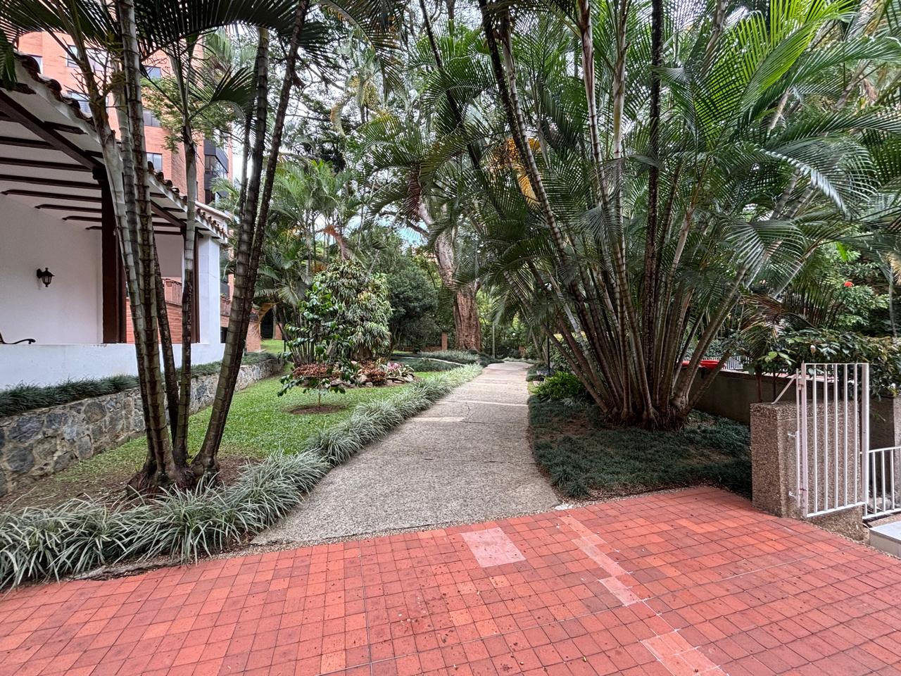 ARRIENDO APARTAMENTO EN EL POBLADO