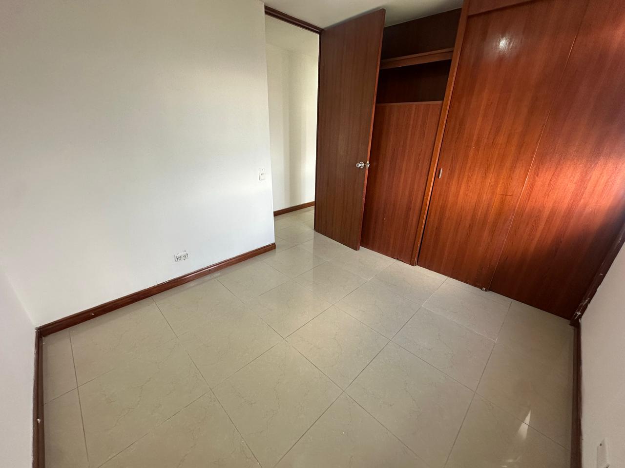 ARRIENDO APARTAMENTO EN LA LOMA DE LOS BERNAL