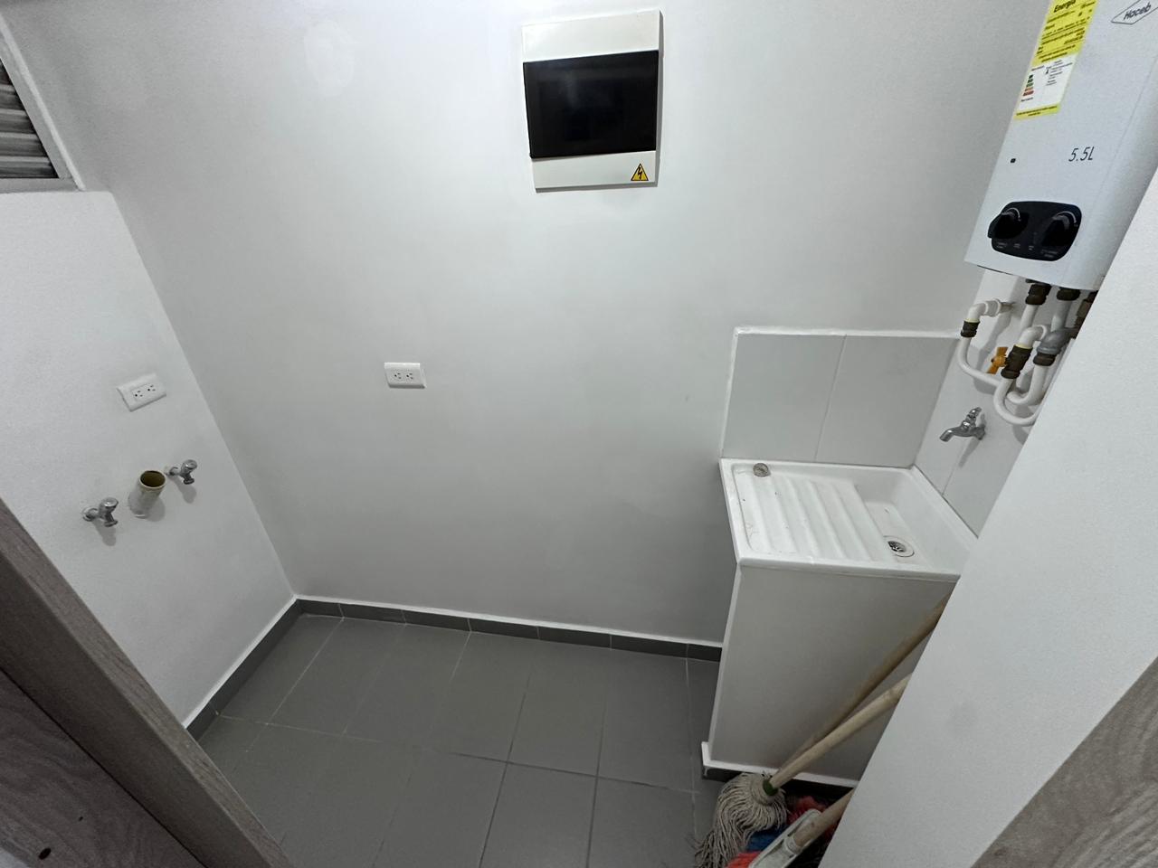 ARRIENDO APARTAMENTO EN LA LOMA DE LOS BERNAL