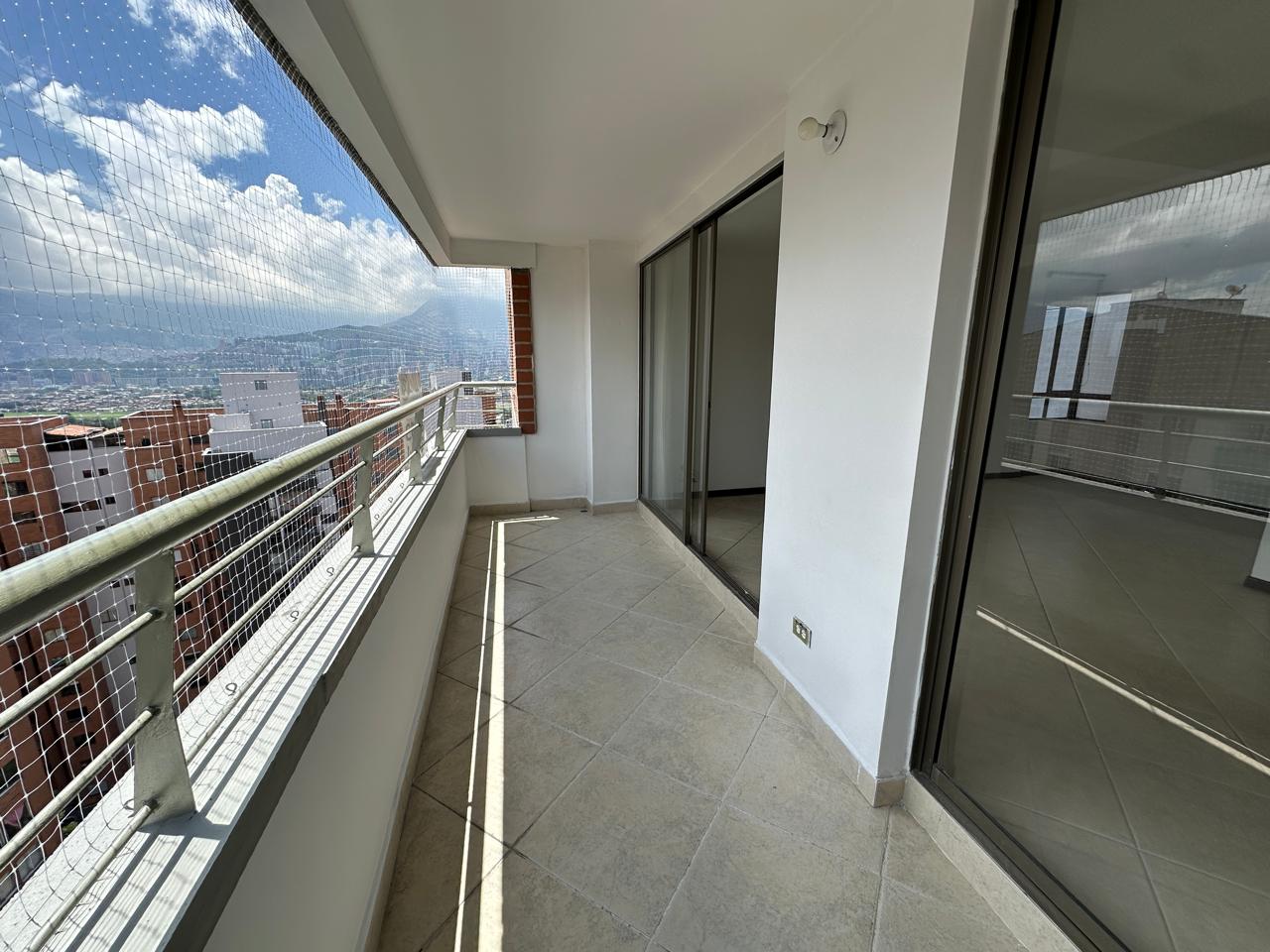 ARRIENDO APARTAMENTO EN LA LOMA DE LOS BERNAL