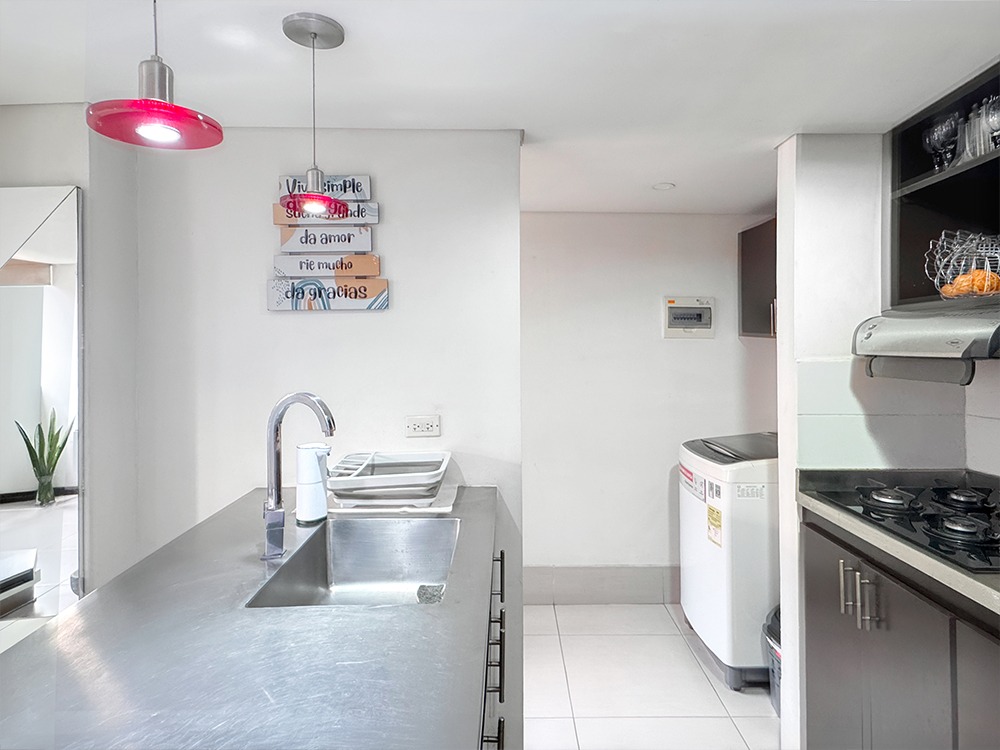ARRIENDO APARTAMENTO AMOBLADO EN LOS COLORES