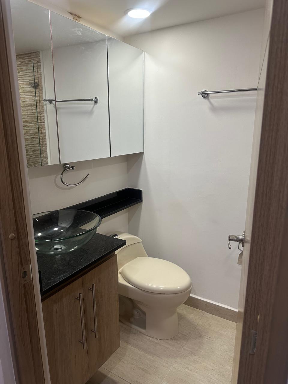VENDO APARTAMENTO EN LA LOMA DE LOS BERNAL