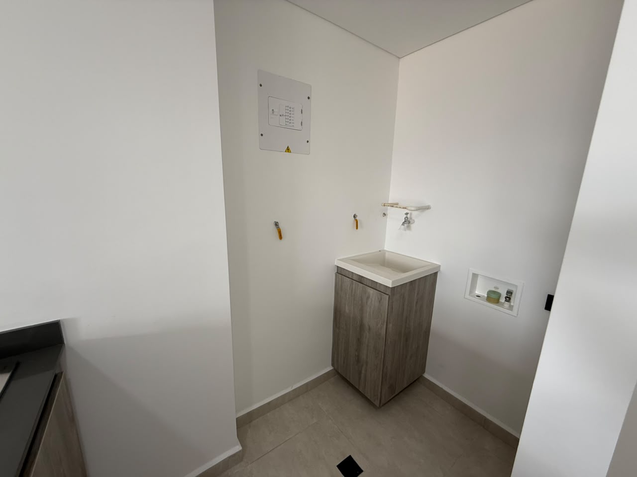 ARRIENDO APARTAESTUDIO EN LAURELES