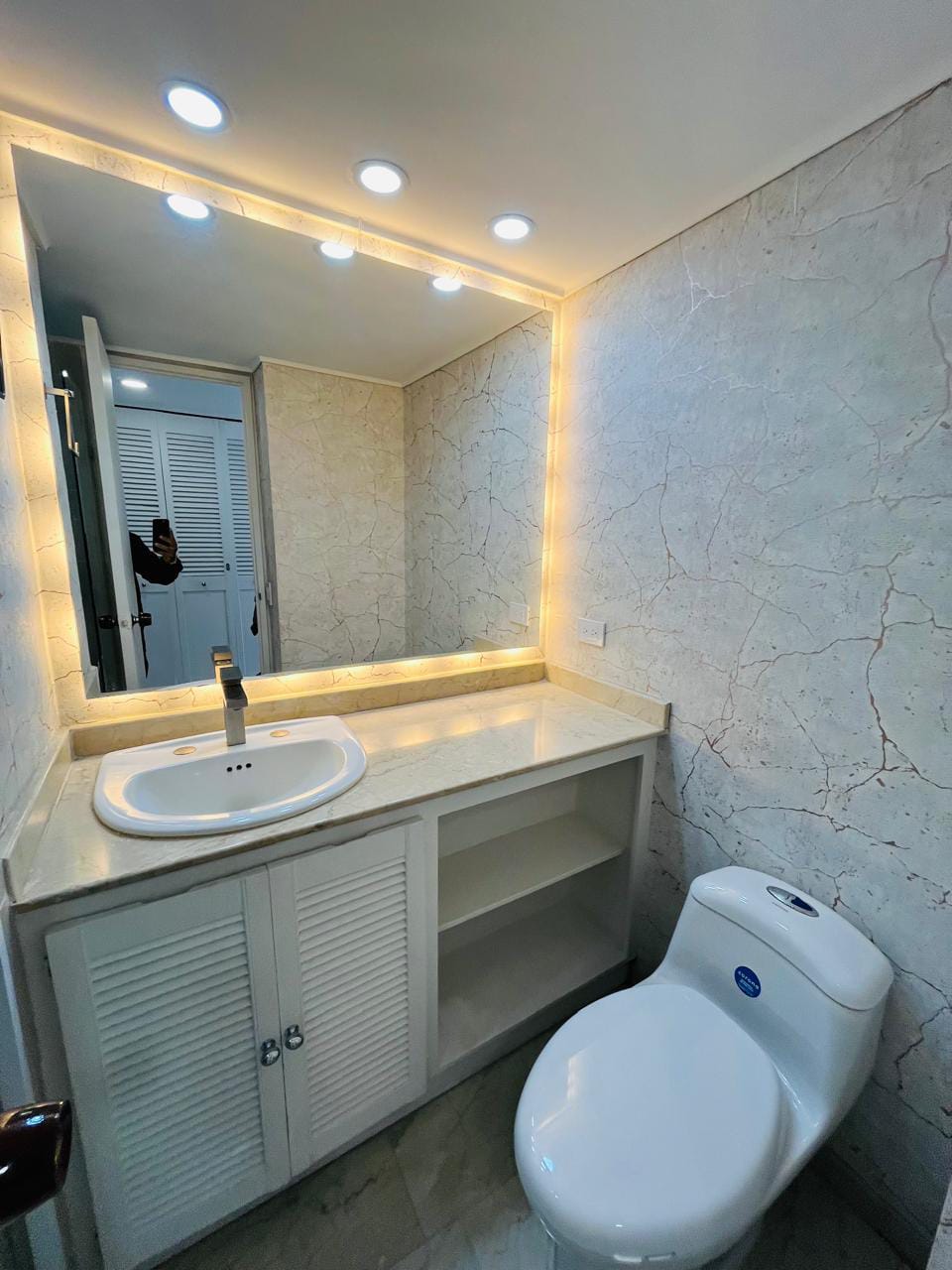 ARRIENDO APARTAMENTO EN LA LOMA DE LOS PARRA