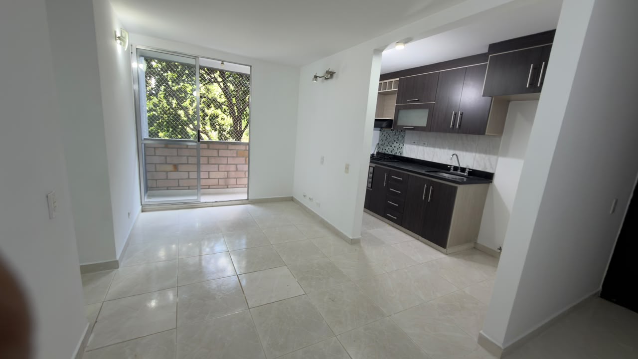 ARRIENDO APARTAMENTO EN LA LOMA DE LOS BERNAL