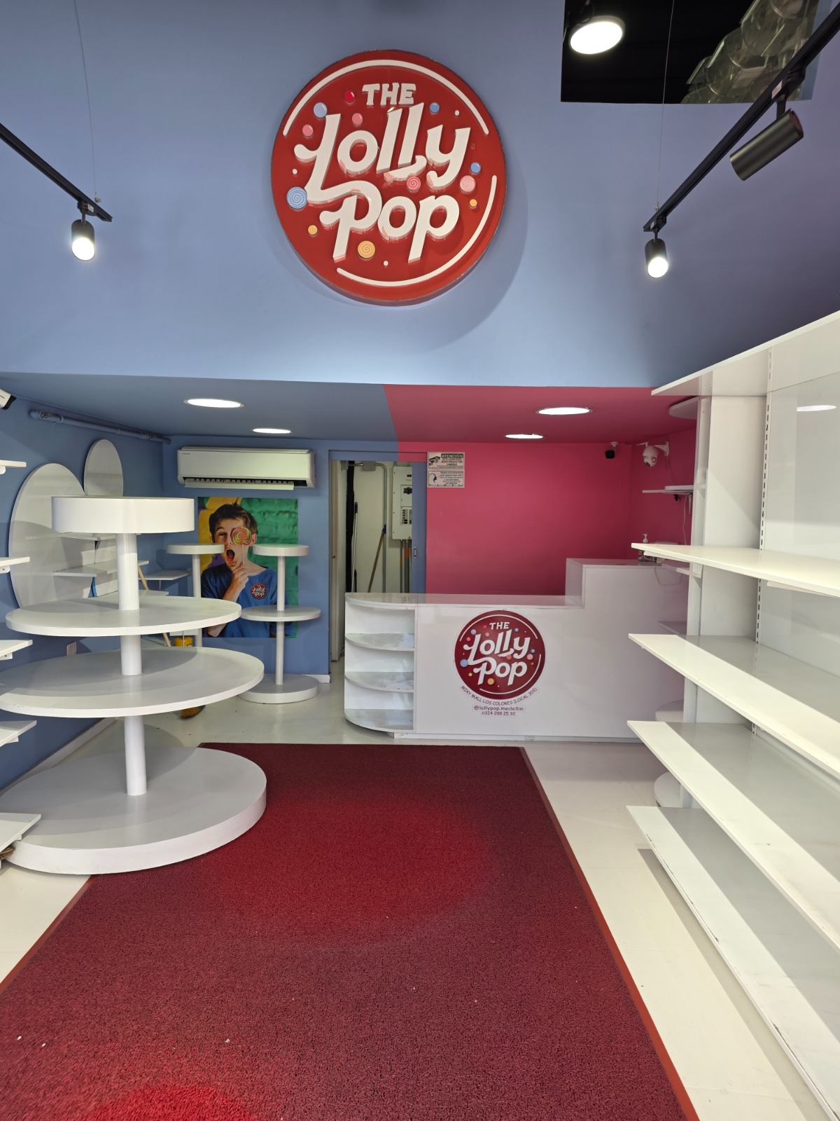 VENDO LOCAL EN EL MIXY MALL DE LOS COLORES