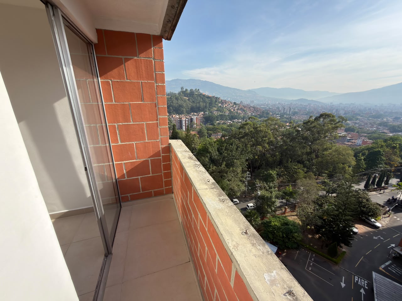 ARRIENDO APARTAMENTO EN LA LOMA DE LOS BERNAL