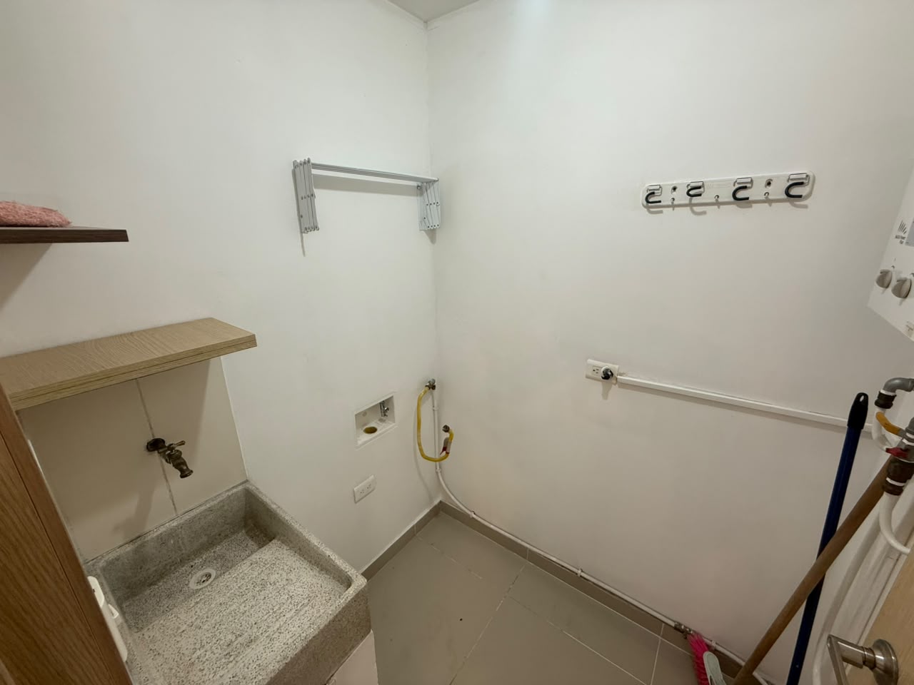 ARRIENDO APARTAMENTO EN LA LOMA DEL INDIO