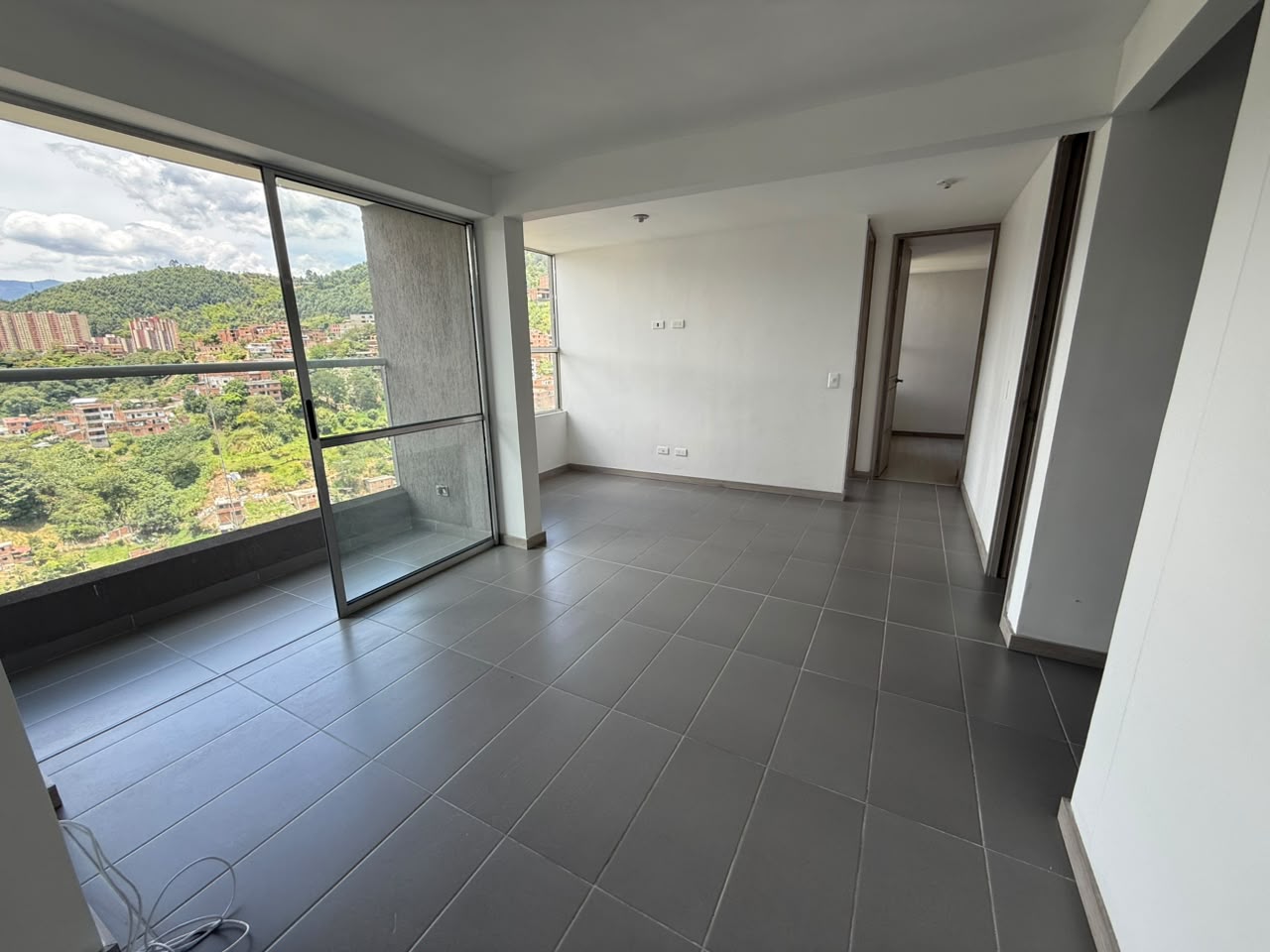ARRIENDO APARTAMENTO EN LA LOMA DE LOS BERNAL