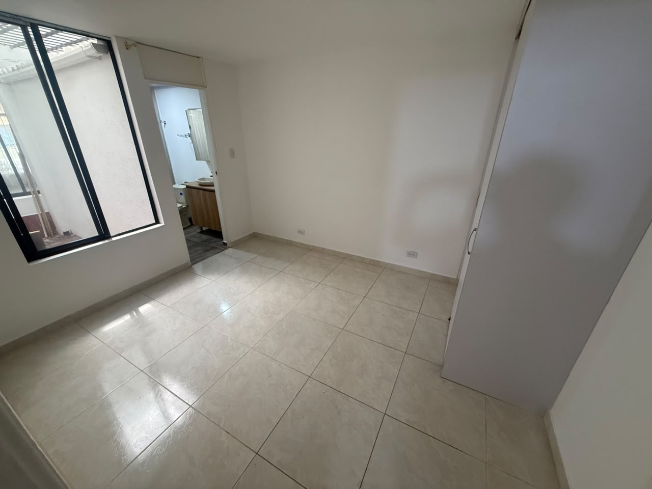 ARRIENDO APARTAMENTO EN LAURELES ALMERIA