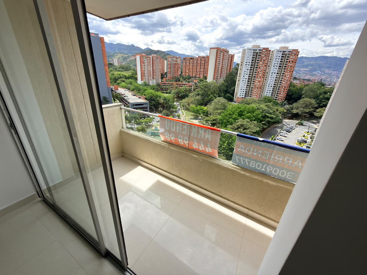 ARRIENDO APARTAMENTO EN LA LOMA DE LOS BERNAL