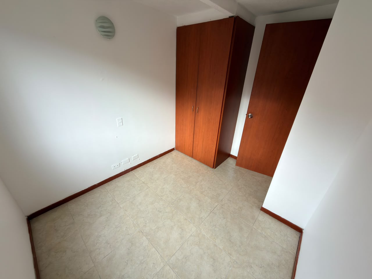 ARRIENDO APARTAMENTO EN LOMA DE LOS BERNAL
