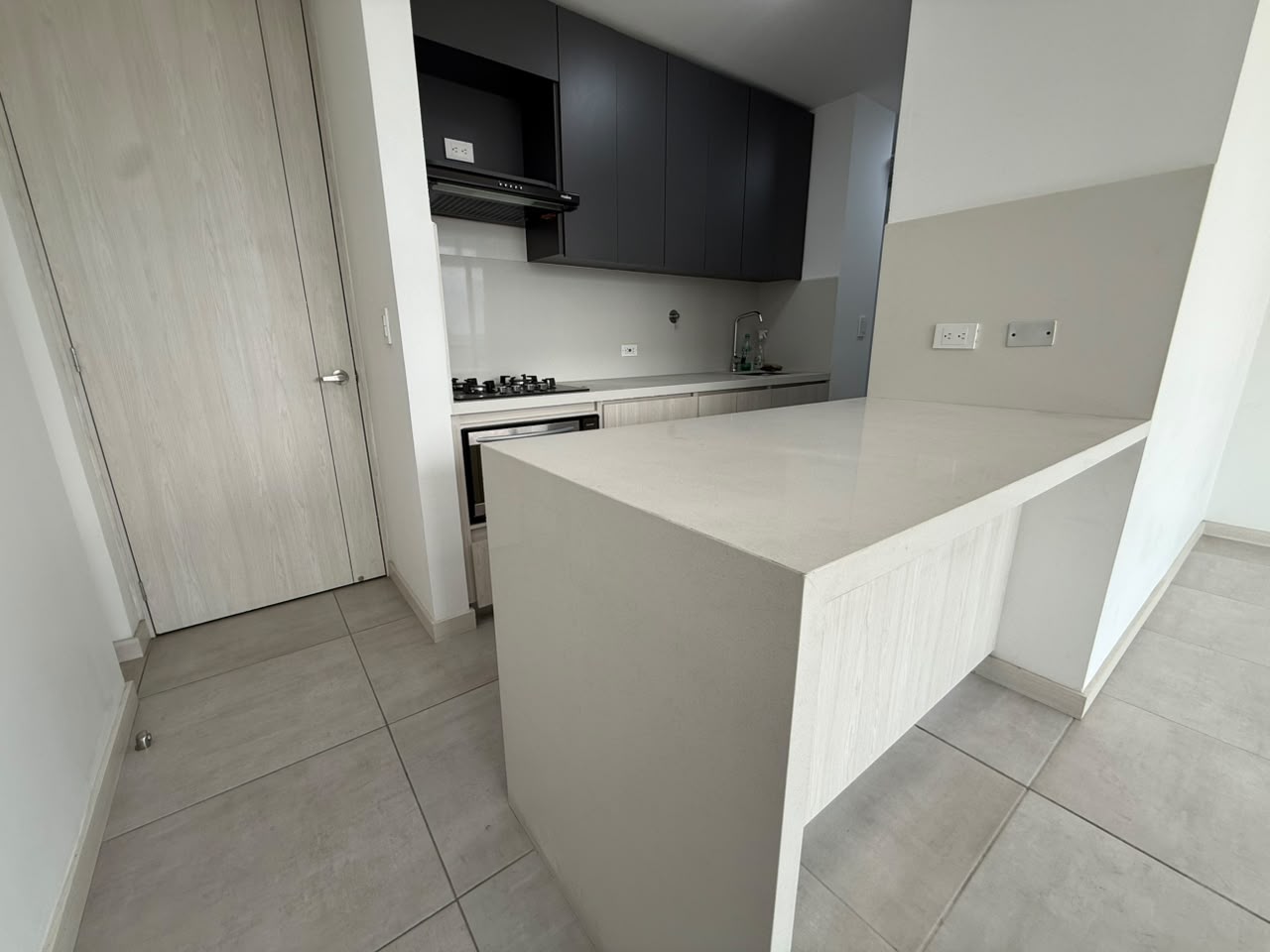 ARRIENDO APARTAMENTO EN LOS COLORES