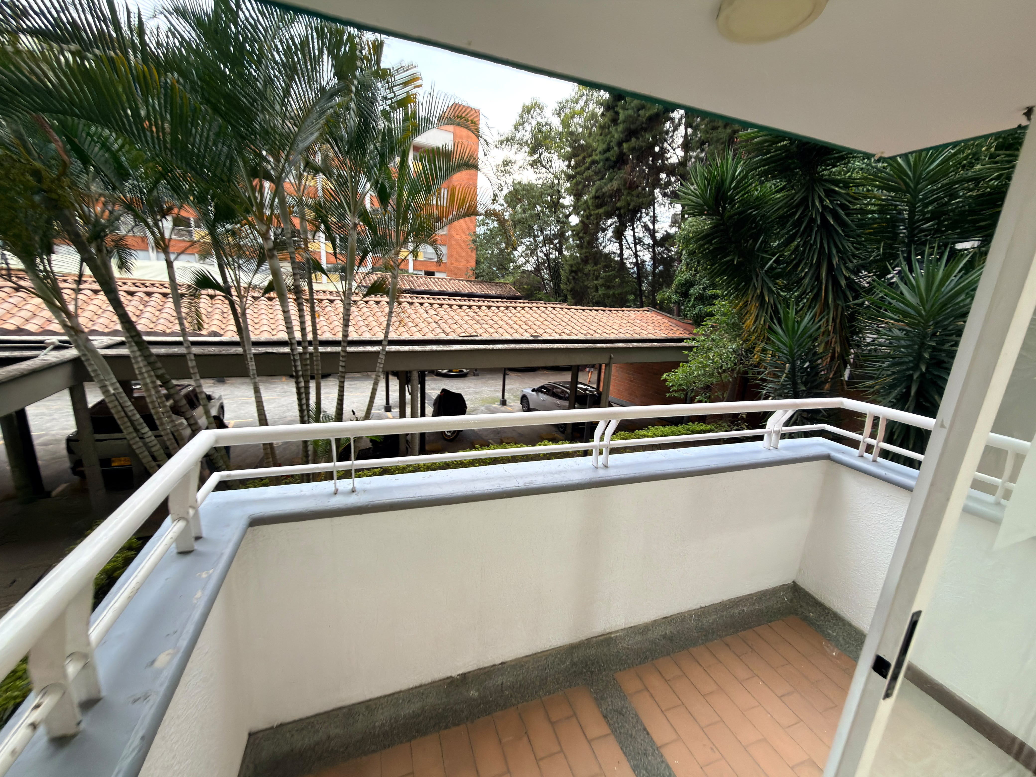 Arriendo Apartamento Lomas de los Bernal