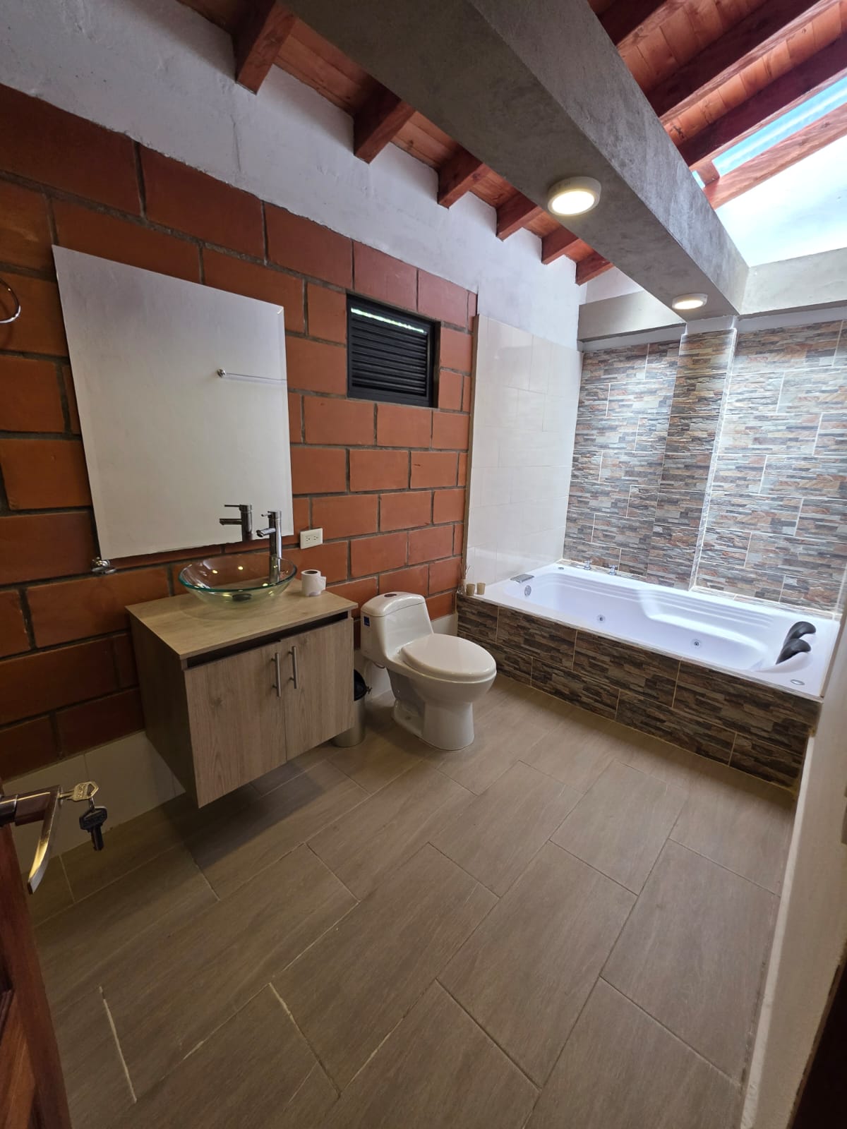 ARRIENDO CASA FINCA EN SANTA ELENA